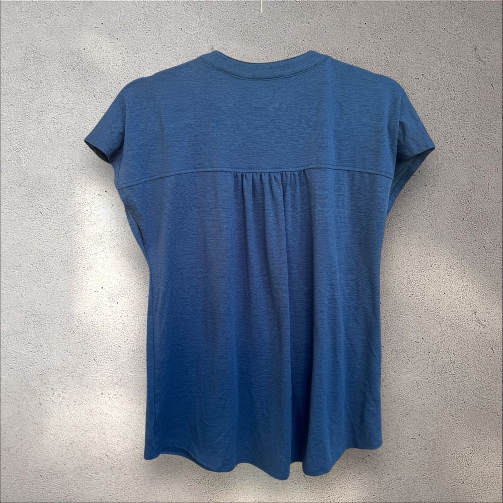 NEW Fortune + Ivy x Stitch Fix blue blouse with button accents, medium - Picture 4 of 6